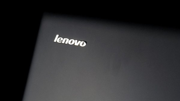 Ноутбук с логотипом леново