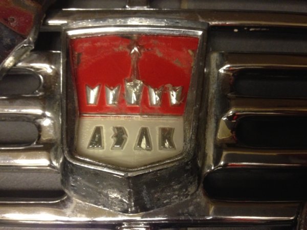 Эмблема АЗЛК Москвич