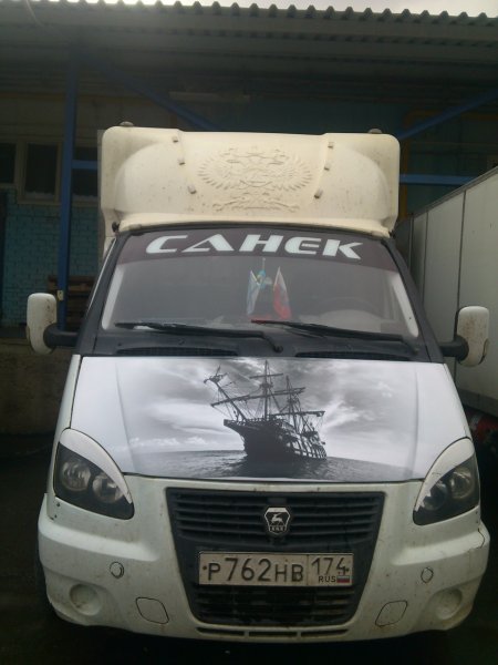 Наклейка ГАЗ на боковое стекло