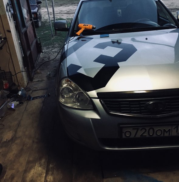 13 На капоте Приора