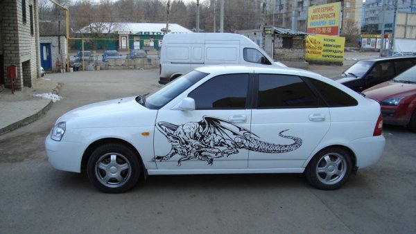 Наклейки на белую приору