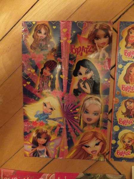 Стикеры Bratz