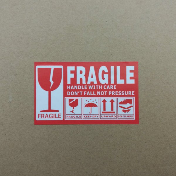Fragile наклейка