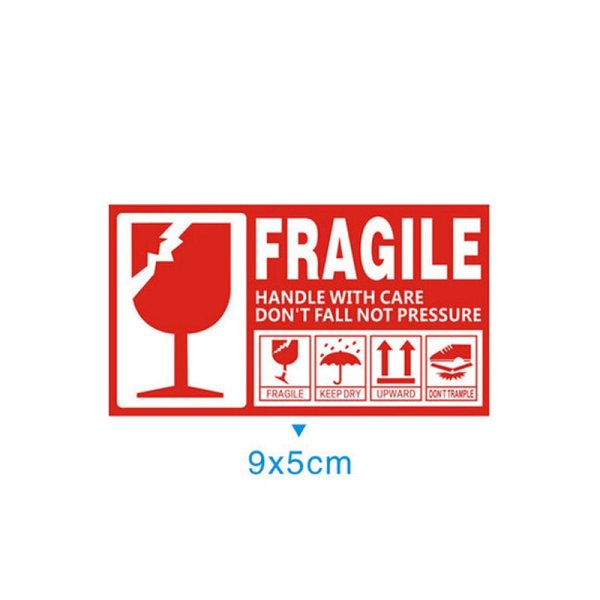 Наклейка fragile в аэропорту