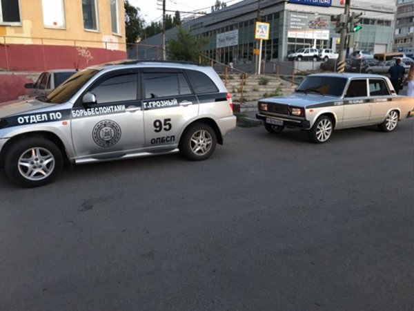 Министерство суеты наклейка