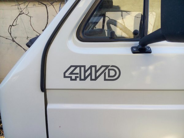 Наклейка 4wd на Митсубиси Аутлендер