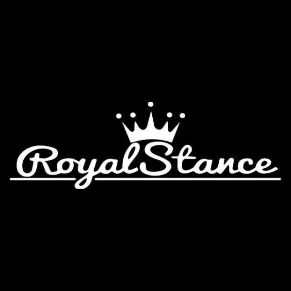 Наклейка на лобовое стекло Royal stance