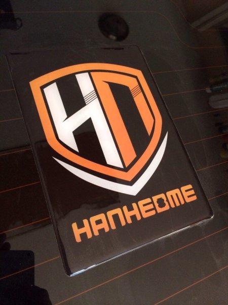 На пневме наклейка