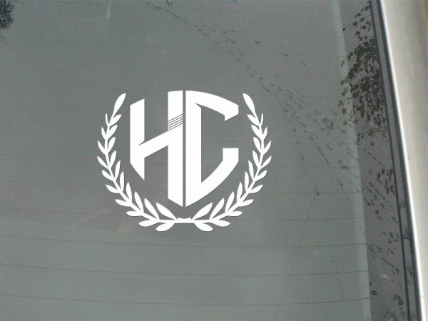 На статике наклейка