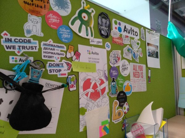 Наклейка опасность поражения электрическим током