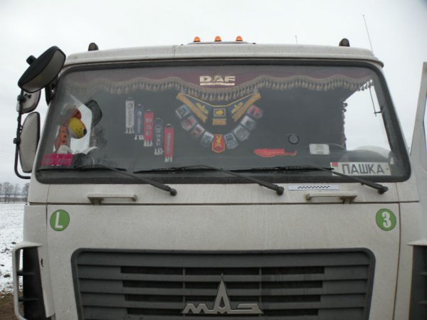 Флажки на лобовое стекло грузовика