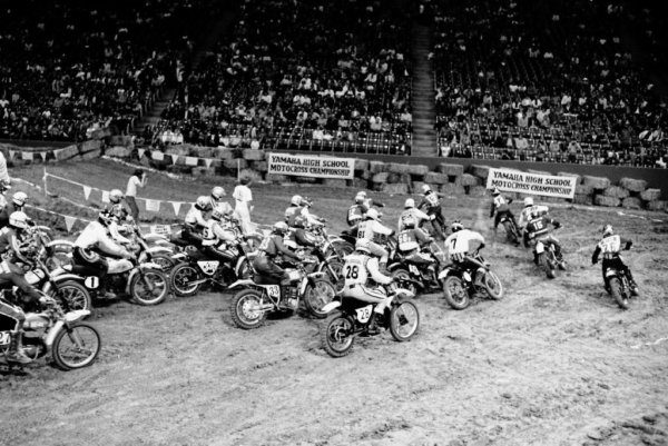 Суперкросс мотоциклы старт