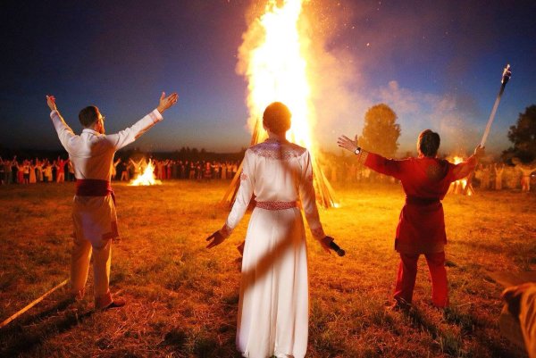 Летнее солнцестояние фильм 2020