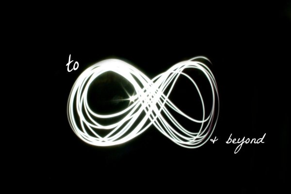 Обои с рисунком бесконечности