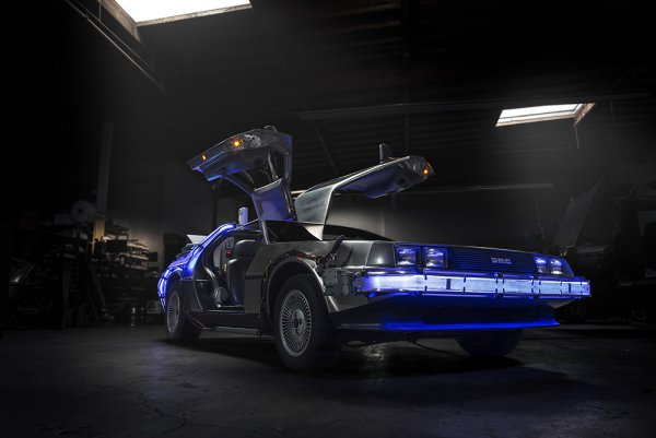 DELOREAN DMC-12