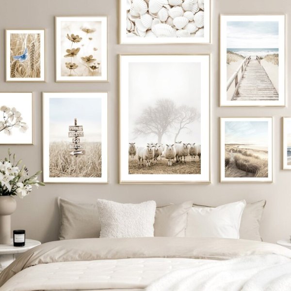 Постеры в бежевом цвете