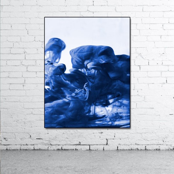 Постер с синими элементами