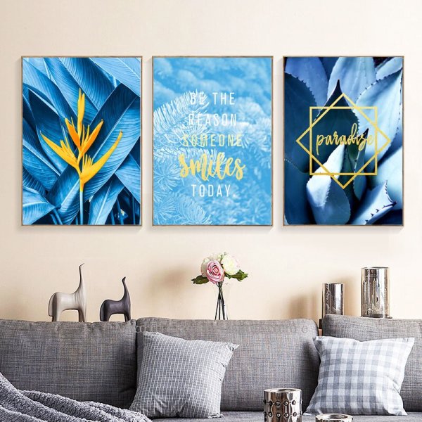 Постеры в синих тонах в интерьере