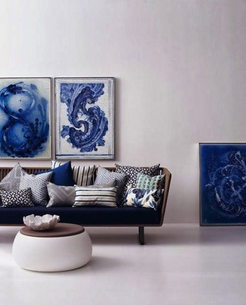 Синяя картина в интерьере