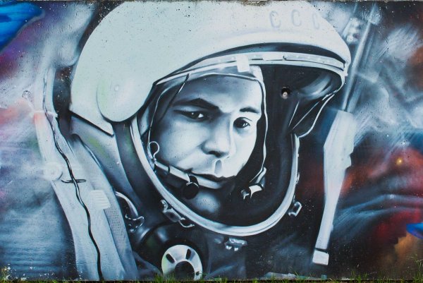 Юрий Гагарин плакаты СССР