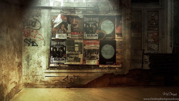 Старая афиша на стене