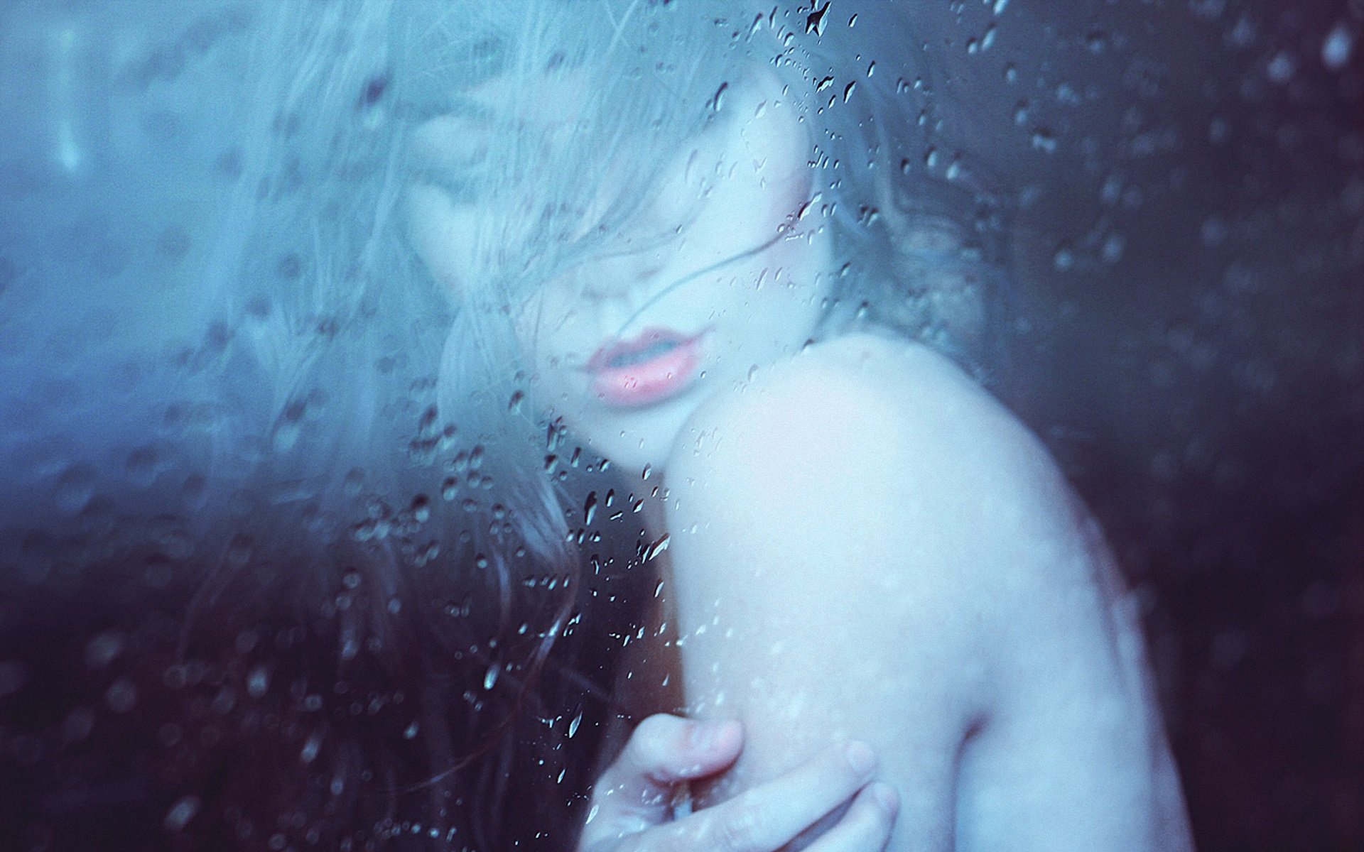 Каждый день наслаждаюсь рисунком окон. Девушка дождь. Лицо за мокрым стеклом. Женщина за мокрым стеклом. Девушка за мокрым стеклом.