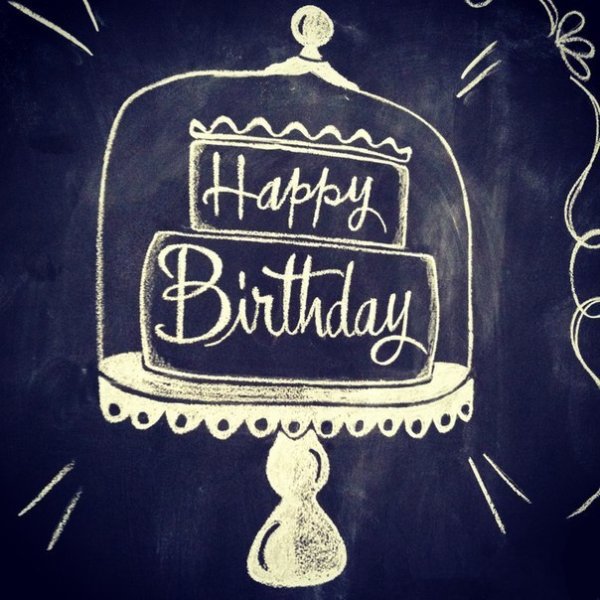 С днем рождения на меловой доске