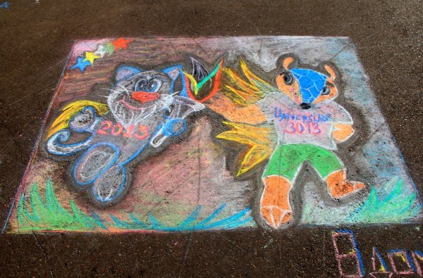 Земля мелом на асфальте