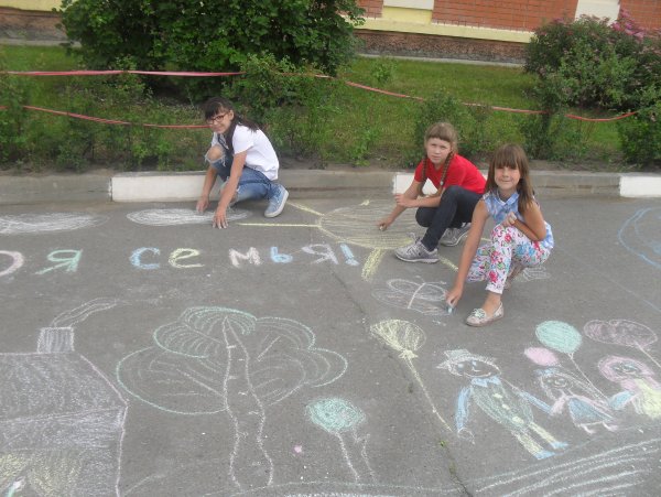 Фестиваль рисунков на асфальте