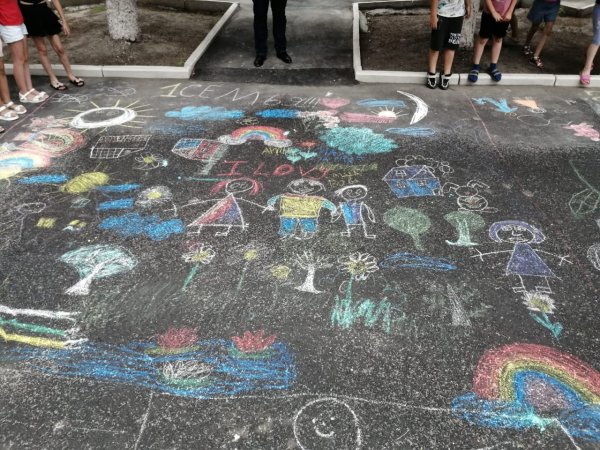 Конкурс детских рисунков на асфальте