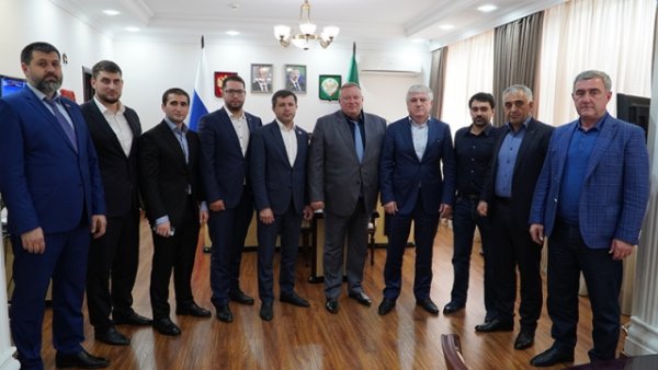 Обелиск Скорбящей матери Каспийск