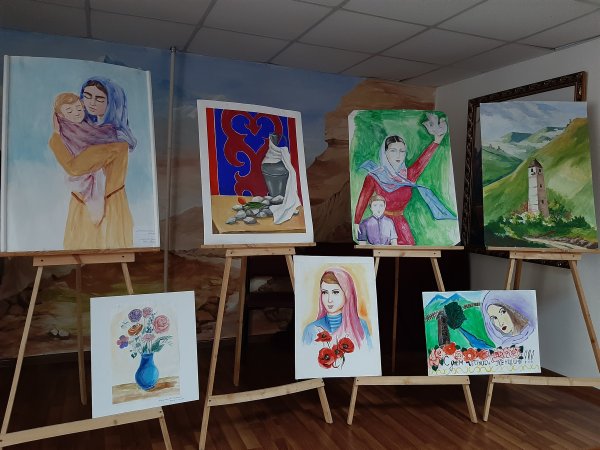 Рисунок на тему день Чеченской женщины