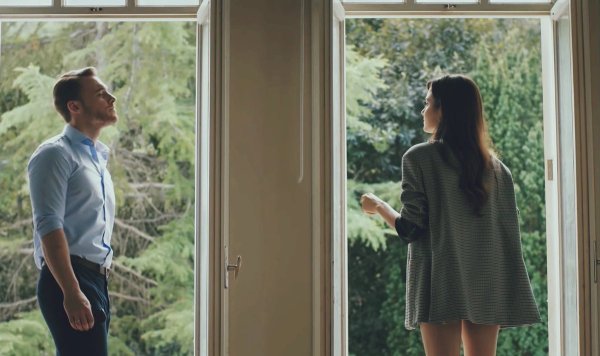 Ребенок стучится в дверь