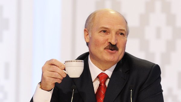 Александр Лукашенко на белом фоне