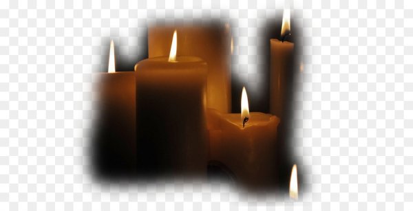 Церковная свеча на прозрачном фоне