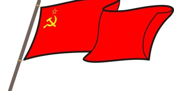 Дети с флагом СССР