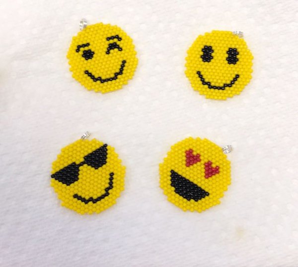 Смайлик из бисера