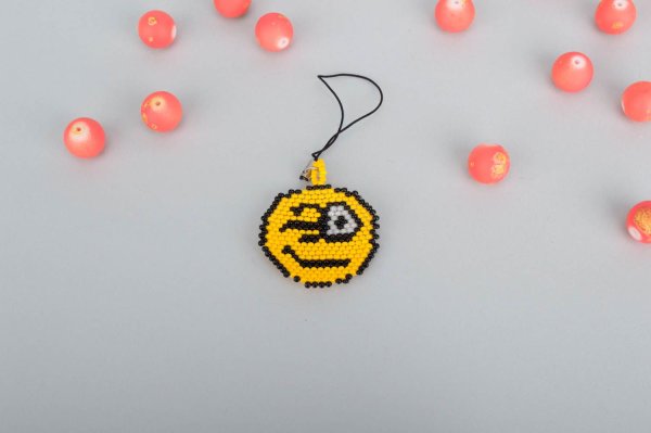 Брелок из бисера