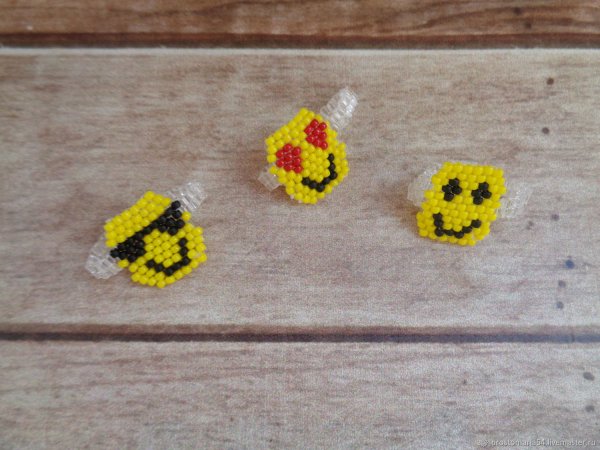 Кольцо из бисера смайлик