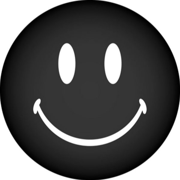 Смайлик на черном фоне