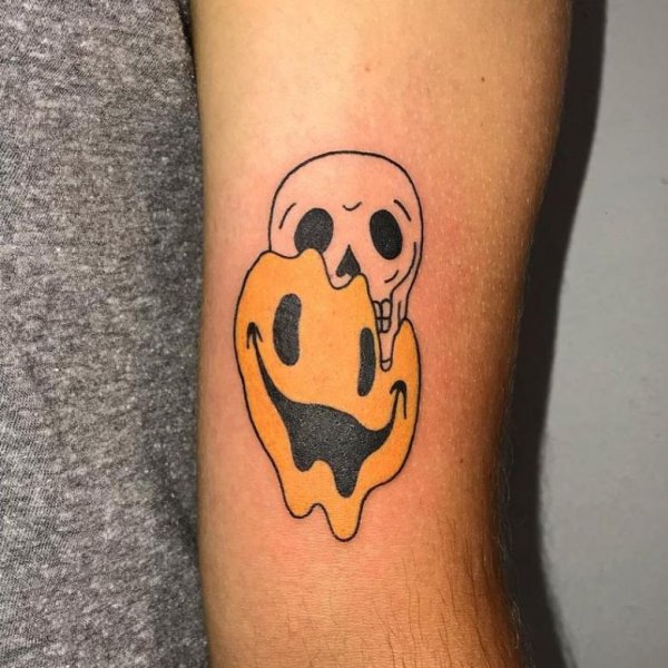 Тату смайлик