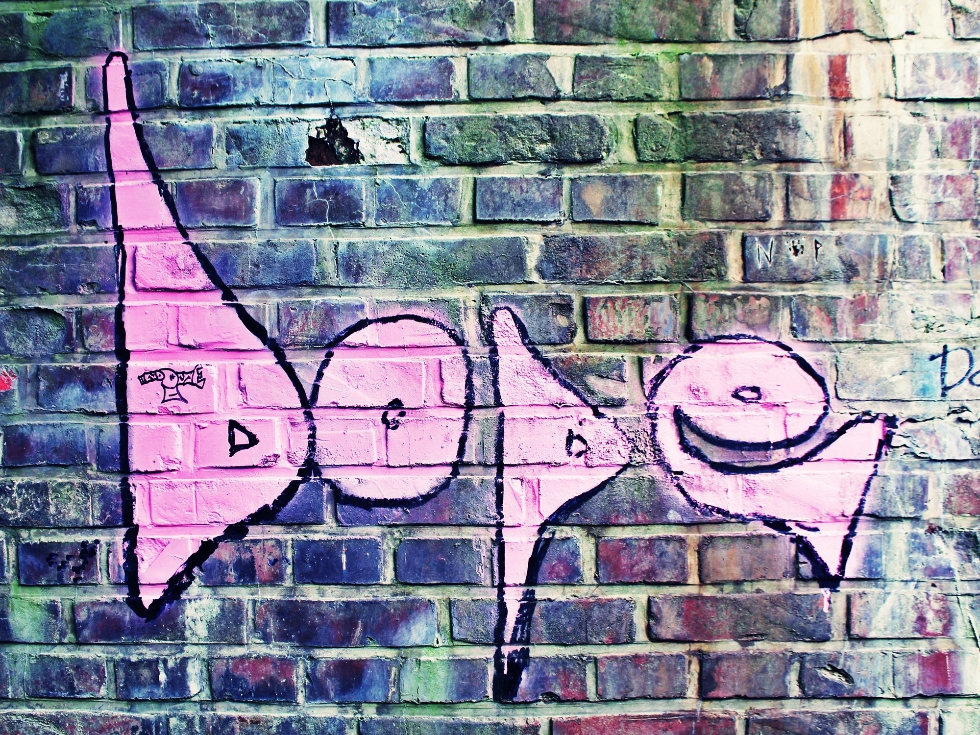 Граффити на кирпиче