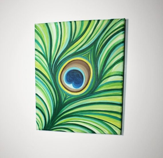 2 Пера павлина на белом фоне