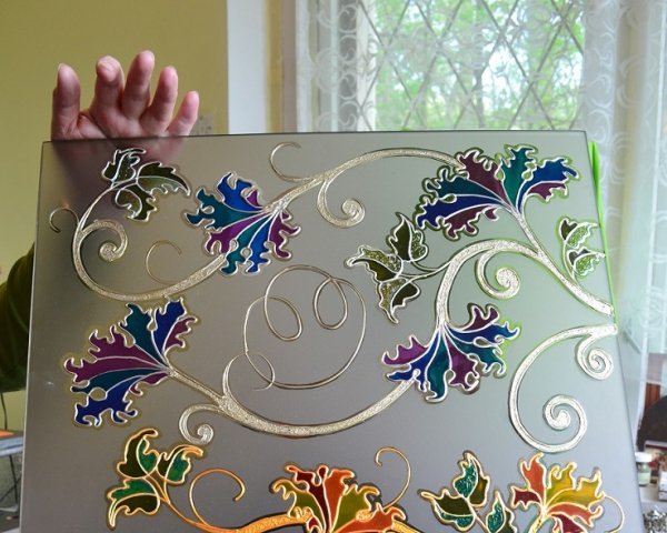 Узоры на стекле красками