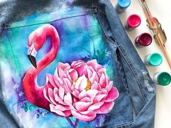 Фламинго красками на ткани