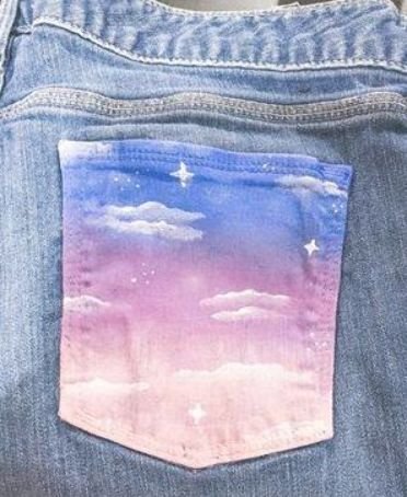 Джинсы с облаками на кармане