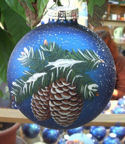 Роспись новогоднего шара акриловыми красками