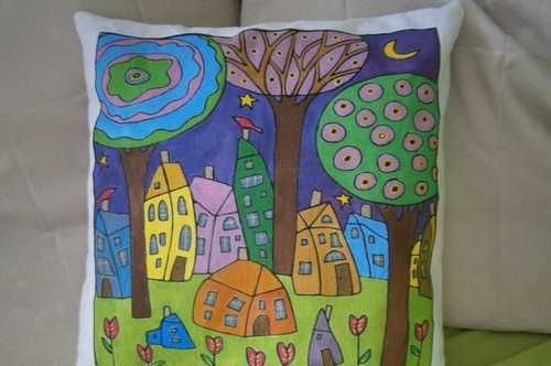 Роспись подушки акриловыми красками
