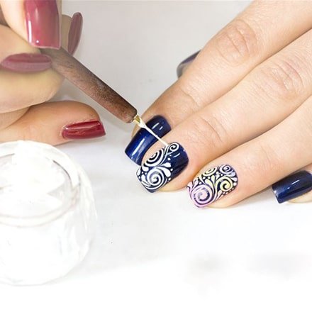 Нанесение рисунка на ногти