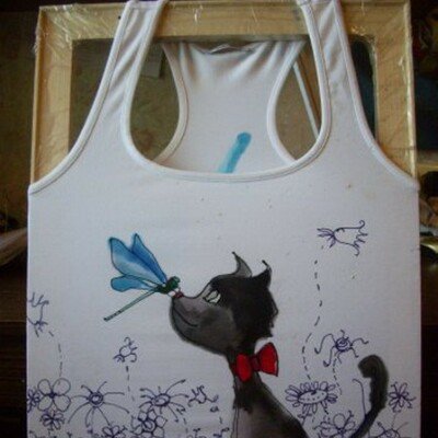 Рисунок на черном платье акриловыми красками